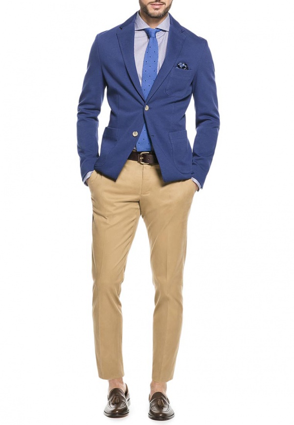 Синий пиджак с коричневыми брюками
